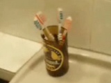 Zerschneiden einer Bierflasche